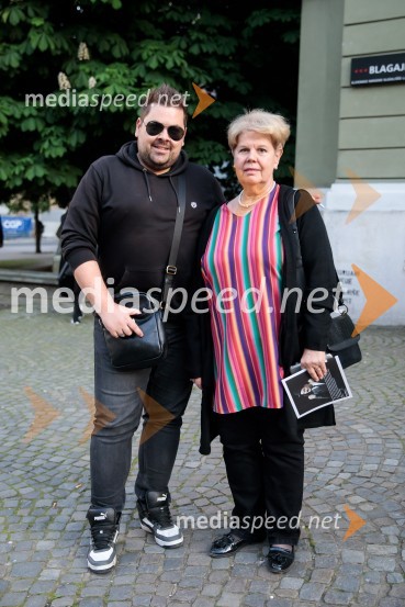  Nejc Simšič, novinar;  Irena  Butoln, germanistkaVeliki diktator, premiera drame