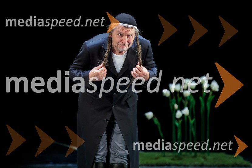  Zvone Hribar, igralecVeliki diktator, premiera drame