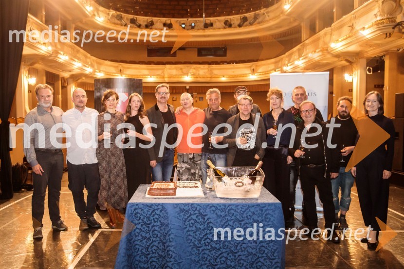  ... ;  Joži Šalej, igralec;  Tina Vrbnjak, igralka;  Eva Jesenovec, igralka;  Jurij  Zrnec, igralec;  Boris Mihalj, igralec;  Valter Dragan, igralec;  Zvone Hribar, igralec;  Vesna Jurca Tadel, ravnateljice SNG Drama Ljubljana;  ... ;  Bojan Emeršič, igralec;  ... ;  ... Veliki diktator, premiera drame