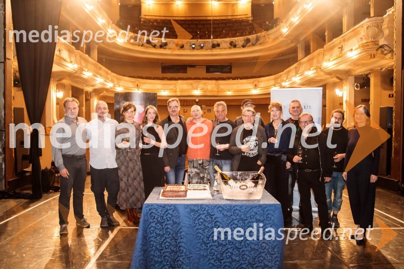  ... ;  Joži Šalej, igralec;  Tina Vrbnjak, igralka;  Eva Jesenovec, igralka;  Jurij  Zrnec, igralec;  Boris Mihalj, igralec;  Valter Dragan, igralec;  Matija Rozman, igralec;  Zvone Hribar, igralec;  Vesna Jurca Tadel, ravnateljice SNG Drama Ljubljana;  ... ;  Bojan Emeršič, igralec;  ... ;  ... Veliki diktator, premiera drame