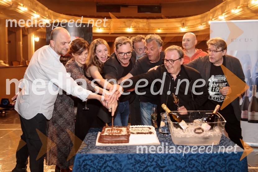  Joži Šalej, igralec;  Tina Vrbnjak, igralka;  Eva Jesenovec, igralka;  Jurij  Zrnec, igralec;  ... ;  Valter Dragan, igralec;  Bojan Emeršič, igralec;  Boris Mihalj, igralec;  Zvone Hribar, igralecVeliki diktator, premiera drame