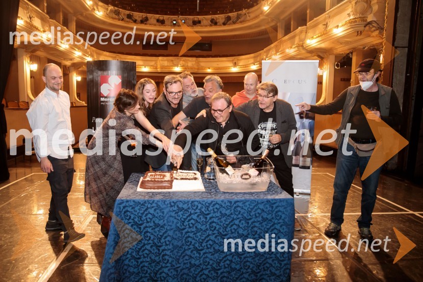  Joži Šalej, igralec;  Tina Vrbnjak, igralka;  Eva Jesenovec, igralka;  Jurij  Zrnec, igralec;  ... ;  Valter Dragan, igralec;  Bojan Emeršič, igralec;  Boris Mihalj, igralec;  Zvone Hribar, igralec;  Matija Rozman, igralecVeliki diktator, premiera drame