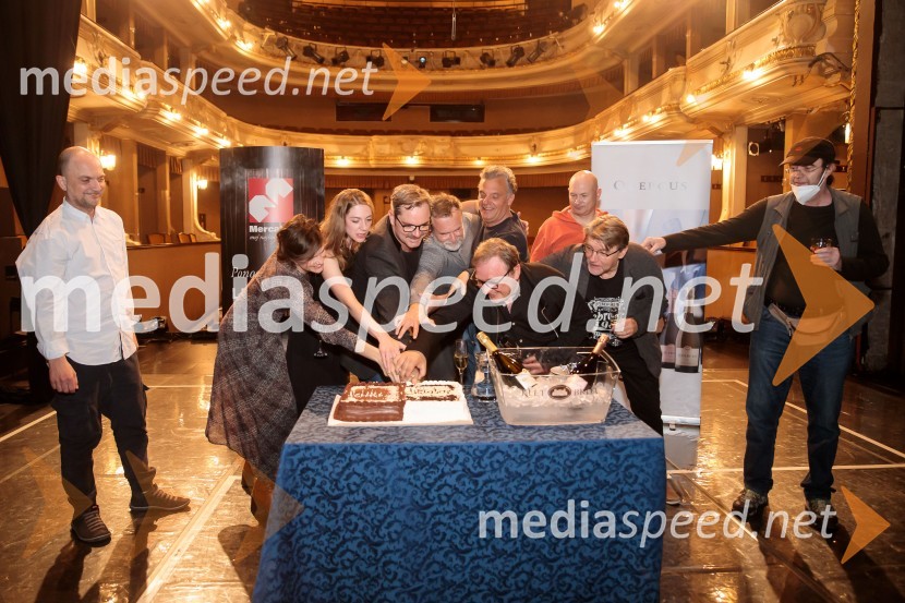  Joži Šalej, igralec;  Tina Vrbnjak, igralka;  Eva Jesenovec, igralka;  Jurij  Zrnec, igralec;  ... ;  Bojan Emeršič, igralec;  Valter Dragan, igralec;  Boris Mihalj, igralec;  Zvone Hribar, igralec;  Matija Rozman, igralecVeliki diktator, premiera drame