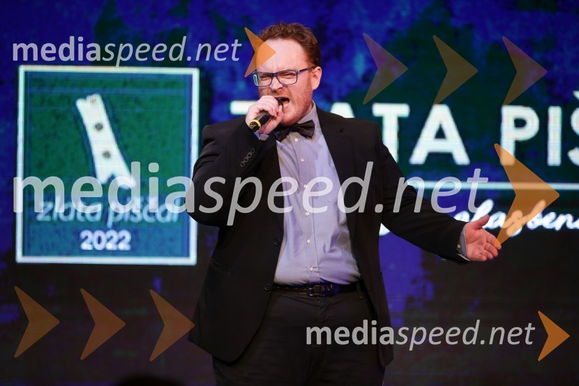  Juš Milčinski, improvizator, programski direktor Doma kulture KamnikZlata piščal 2022, podelitev glasbenih nagrad