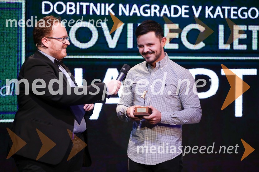  Juš Milčinski, improvizator, programski direktor Doma kulture Kamnik;  Žan Hauptman, pevec, klaviaturistZlata piščal 2022, podelitev glasbenih nagrad