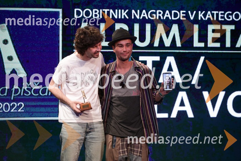  Miha Prašnikar, skupina Koala Voice;  Domen  Don Holc, skupina Koala VoiceZlata piščal 2022, podelitev glasbenih nagrad