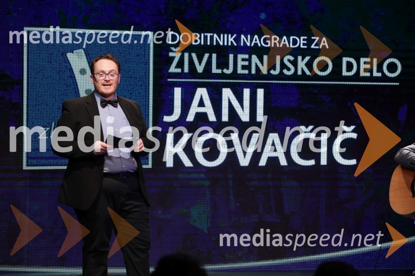  Juš Milčinski, improvizator, programski direktor Doma kulture KamnikZlata piščal 2022, podelitev glasbenih nagrad