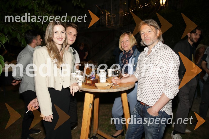  Lucija Harum, igralka, pevka;  Martin Vogrin, glasbenik;  ... ;  Miha Guštin-Gušti, glasbenikZlata piščal 2022, podelitev glasbenih nagrad