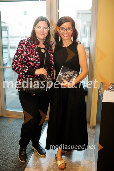  Teja Pelko, novinarka, Svet24;  Simona  Belle, služba za stike z javnostmi MGLJunakinje, premiera drame