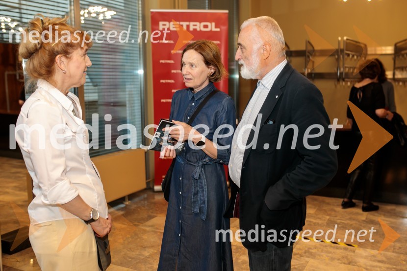  Barbara Hieng Samobor, direktorica in umetniška vodja MGL;  ... ;  ... Junakinje, premiera drame