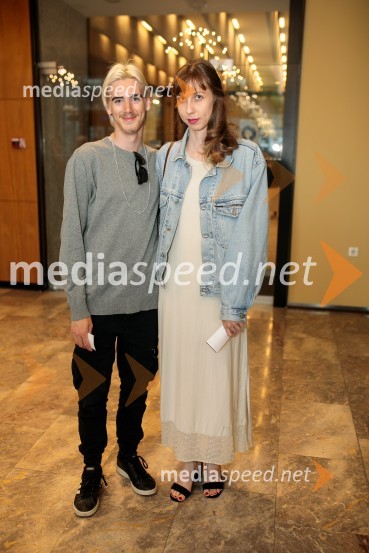  Tilen Oblak, asistent dramaturginje;  ... Junakinje, premiera drame