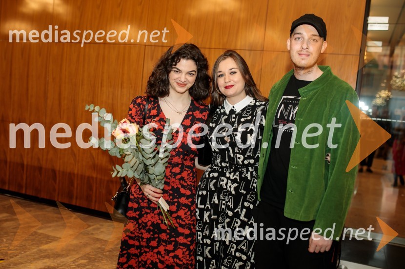  Diana  Kolenc, igralka;  ... ;  ... Junakinje, premiera drame