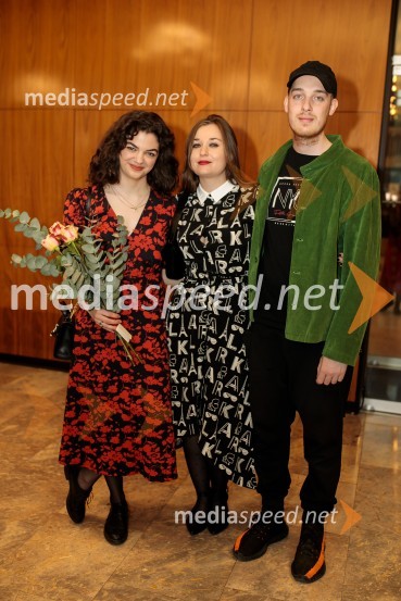  Diana  Kolenc, igralka;  ... ;  ... Junakinje, premiera drame