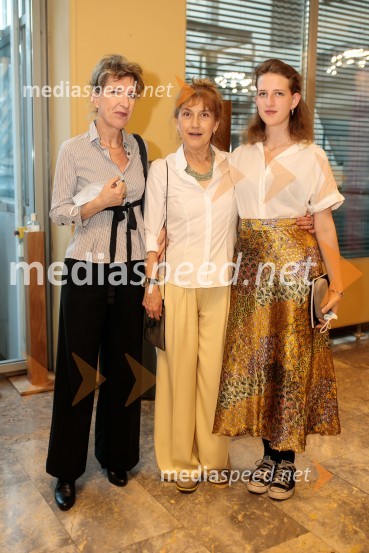  Vesna Jurca Tadel, ravnateljice SNG Drama Ljubljana;  Barbara Hieng Samobor, direktorica in umetniška vodja MGL;  ... Junakinje, premiera drame