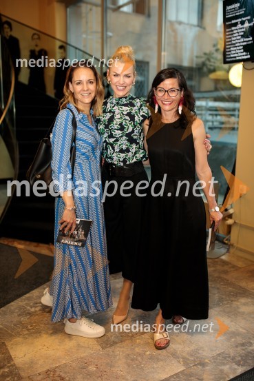  ... ;  ... ;  Simona  Belle, služba za stike z javnostmi MGLJunakinje, premiera drame