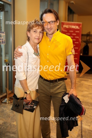  Barbara Hieng Samobor, direktorica in umetniška vodja MGL;  Marko Mandić, gledališki in filmski igralecJunakinje, premiera drame