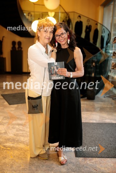  Barbara Hieng Samobor, direktorica in umetniška vodja MGL;  Simona  Belle, služba za stike z javnostmi MGLJunakinje, premiera drame
