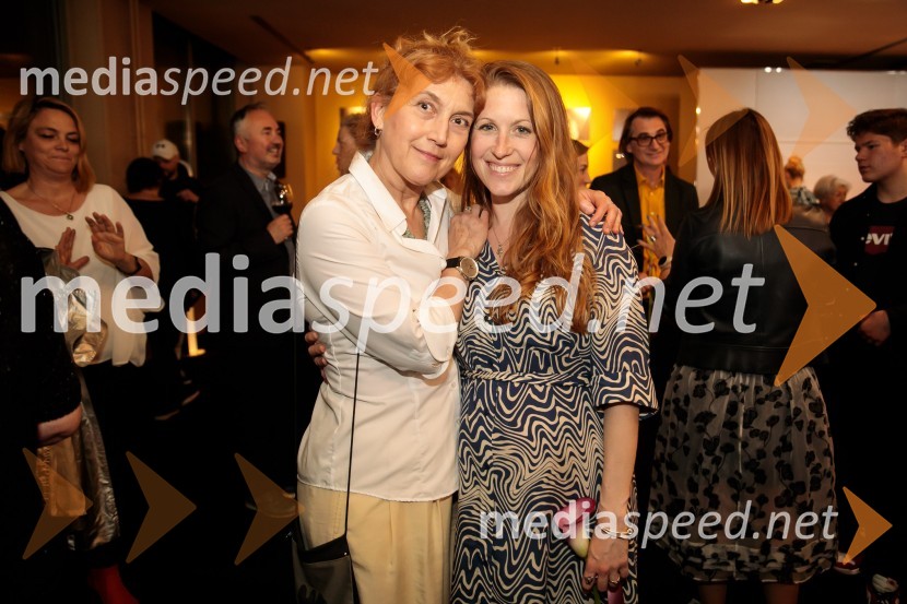  Barbara Hieng Samobor, direktorica in umetniška vodja MGL;  Anja Möderndorfer, plesalkaJunakinje, premiera drame