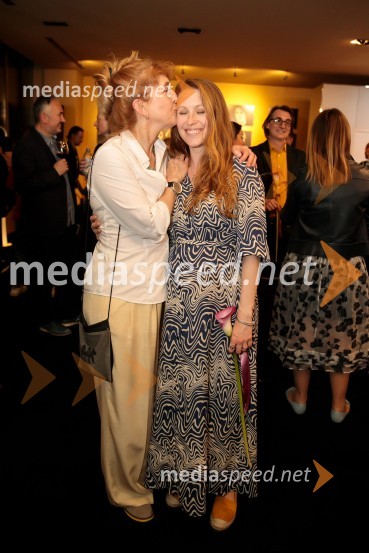  Barbara Hieng Samobor, direktorica in umetniška vodja MGL;  Anja Möderndorfer, plesalkaJunakinje, premiera drame