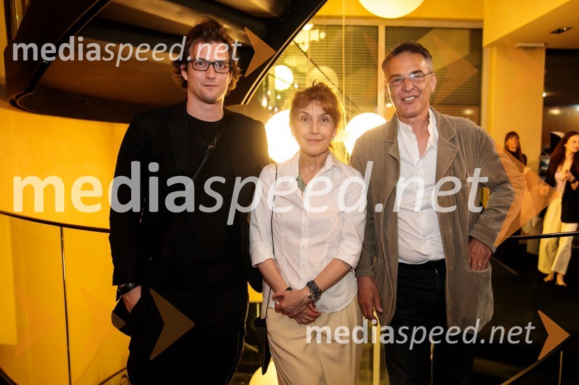  Filip Samobor, igralec;  Barbara Hieng Samobor, direktorica in umetniška vodja MGL;   Igor  Samobor, igralecJunakinje, premiera drame