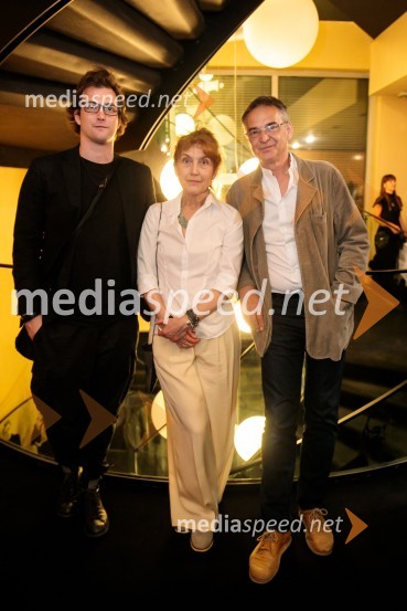  Filip Samobor, igralec;  Barbara Hieng Samobor, direktorica in umetniška vodja MGL;   Igor  Samobor, igralecJunakinje, premiera drame