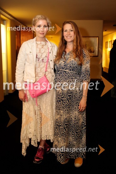  Eva Mahkovic, dramaturginja;  Anja Möderndorfer, plesalkaJunakinje, premiera drame