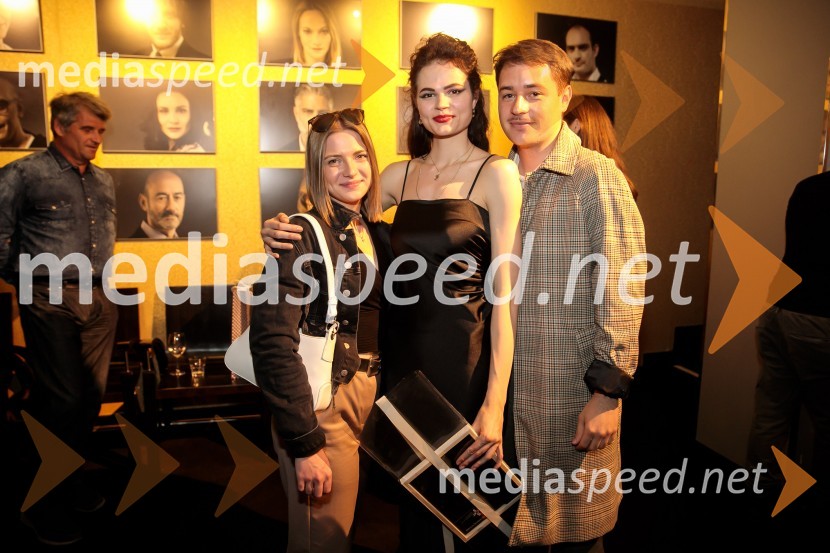  ... ;  Veronika Železnik, igralka;  ... Junakinje, premiera drame