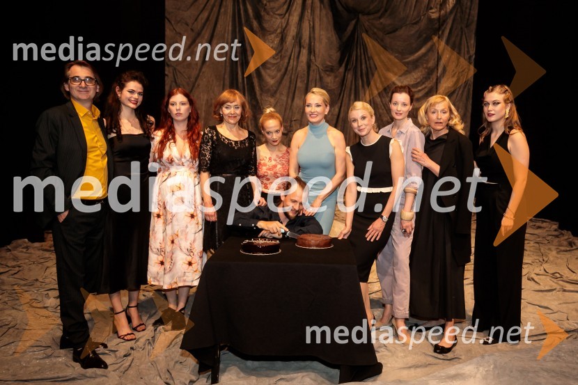  Aleksandar  Popovski, režiser, umetniški direktor Drame SNG Maribor;  Veronika Železnik, igralka;  Tina Potočnik Vrhovnik, igralka;  Mirjam Korbar, igralka;  Viktorija Bencik Emeršič, igralka;  Jernej Gašperin, igralec;  Tanja Ribič, igralka;  Tjaša  Železnik, igralka;  Ajda Smrekar, igralka;  Judita Zidar, igralka;  Julita Kropec, igralkaJunakinje, premiera drame