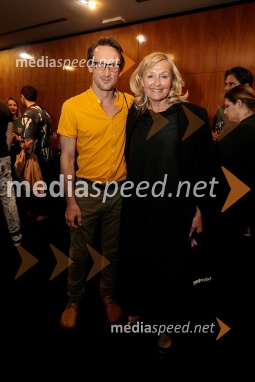  Marko  Mandić, igralec;  Judita Zidar, igralkaJunakinje, premiera drame