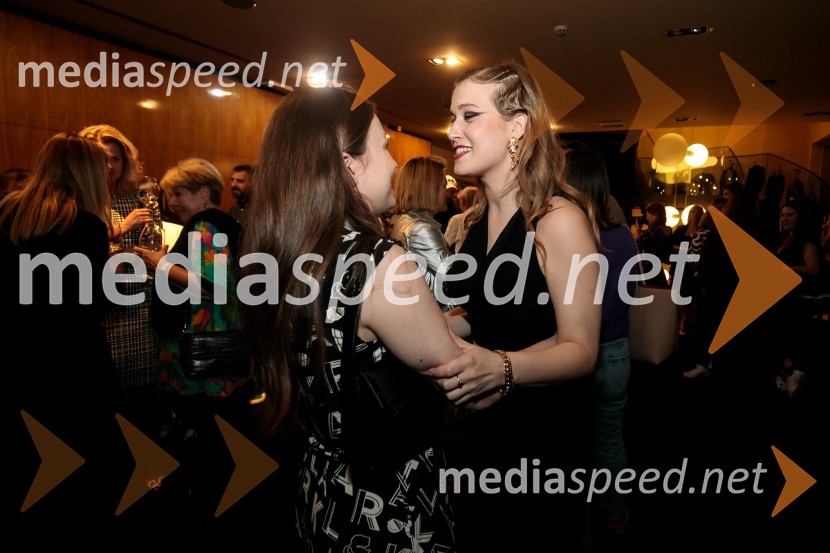  ... ;  Julita Kropec, igralkaJunakinje, premiera drame