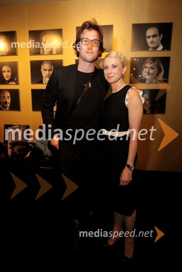  Filip Samobor, igralec;  Tjaša  Železnik, igralkaJunakinje, premiera drame