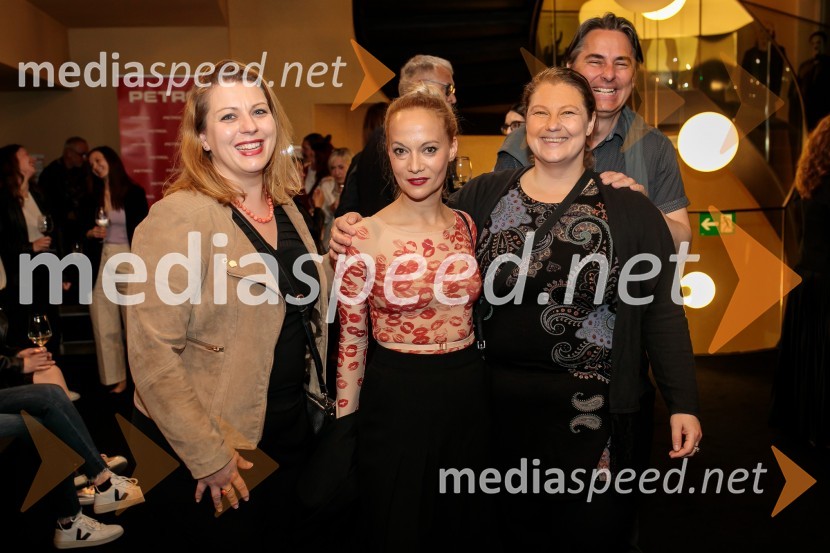  ... ;  Viktorija Bencik Emeršič, igralka;  ... Junakinje, premiera drame