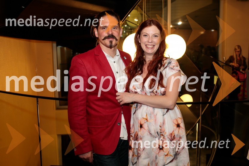  Andrej Vrhovnik, kostumograf;  Tina Potočnik Vrhovnik, igralkaJunakinje, premiera drame