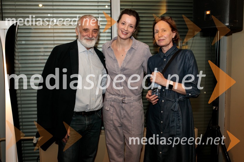  Andrej  Smrekar, umetniški zgodovinar;  Ajda Smrekar, igralka;  ... Junakinje, premiera drame