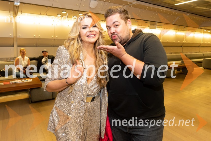  Neža Buh-Neisha, glasbenica;  Nejc Simšič, novinarNeisha, veliki koncert in predstavitev nove plošče Dvigam jadra