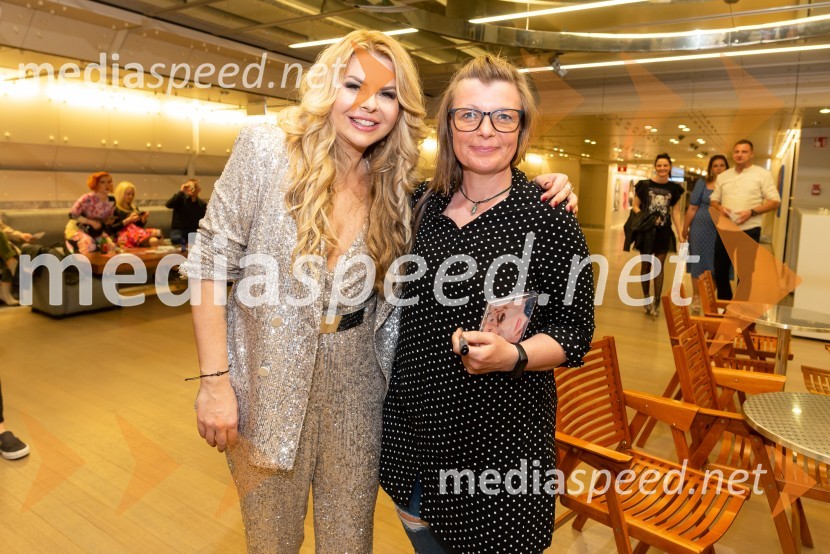  Neža Buh-Neisha, glasbenica;  ... Neisha, veliki koncert in predstavitev nove plošče Dvigam jadra