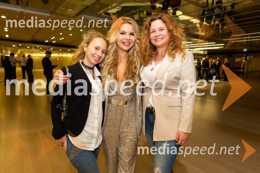  ... ;  Neža Buh-Neisha, glasbenica;  Maja LipovačaNeisha, veliki koncert in predstavitev nove plošče Dvigam jadra