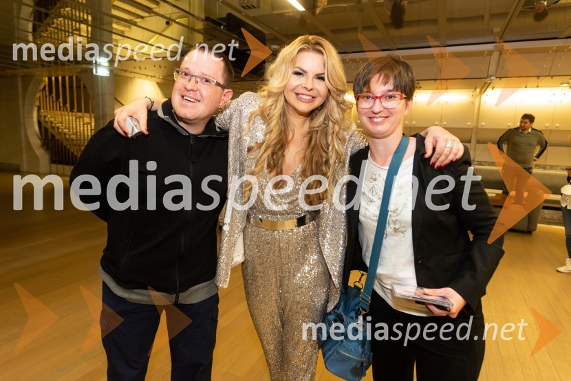  ... ;  Neža Buh-Neisha, glasbenica;  ... Neisha, veliki koncert in predstavitev nove plošče Dvigam jadra