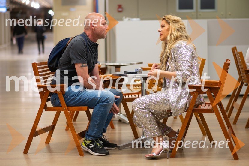  ... ;  Neža Buh-Neisha, glasbenicaNeisha, veliki koncert in predstavitev nove plošče Dvigam jadra