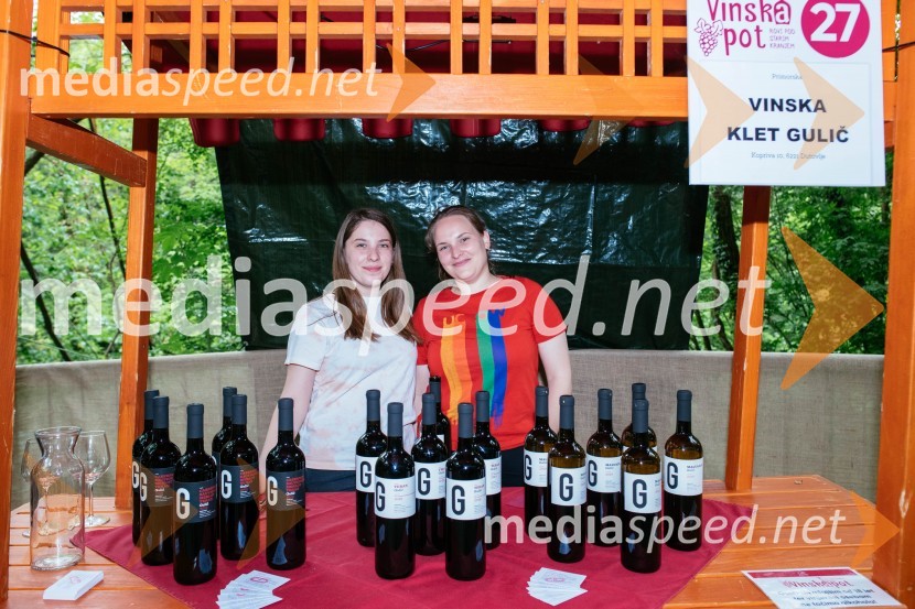  Tinkara  Gulič, vinska klet Gulič;  Mariza Gulič, vinska klet GuličVinska pot v rovih pod starim Kranjem 2022, petek 1