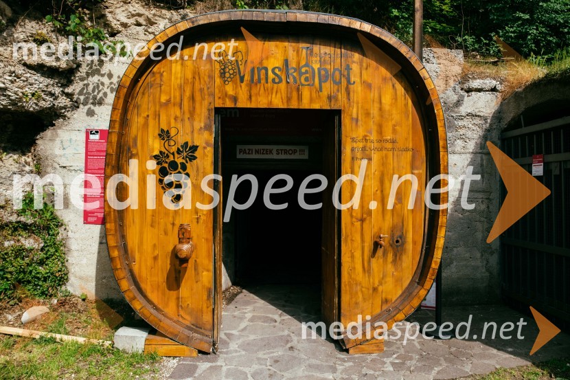 Vinska pot v rovih pod starim Kranjem 2022, petek 1