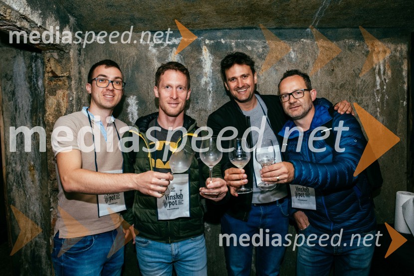 Vinska pot v rovih pod starim Kranjem 2022, petek 1