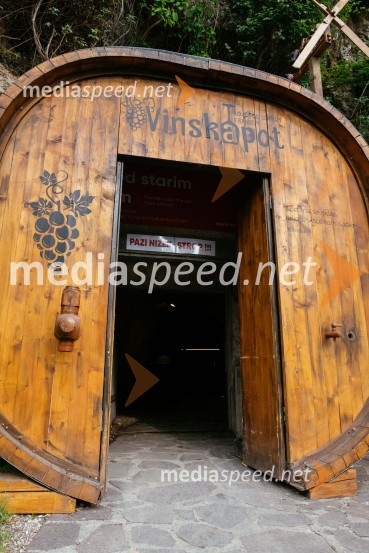 Vinska pot v rovih pod starim Kranjem 2022, petek 1