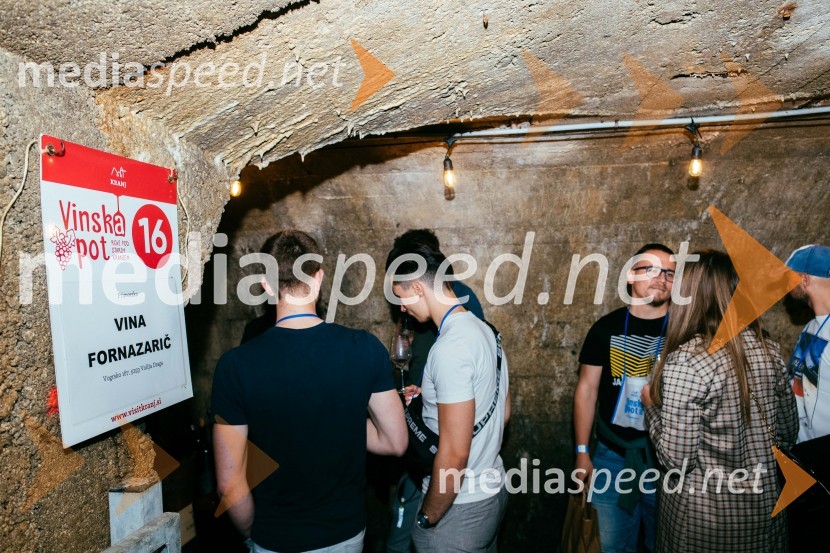 Vinska pot v rovih pod starim Kranjem 2022, petek 1