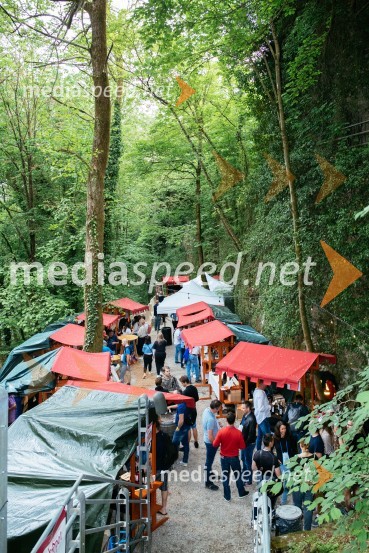 Vinska pot v rovih pod starim Kranjem 2022, petek 1