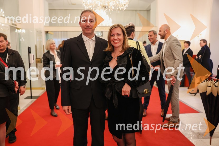 dr. Boštjan Kežmah, sodni izvedenec, cenilec, višji predavatelj, Fakulteta za računalništvo, elektrotehniko in informatiko; dr. Urška Kežmah, Odvetniška pisarna KežmahRigoletto, premiera opere, SNG Maribor