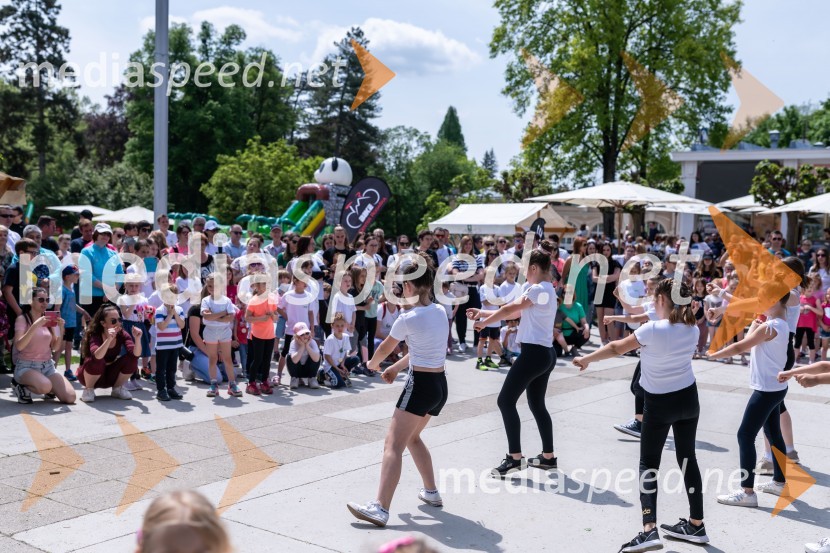 Plesna skupina KUŠ NiMe1. Bobrovo bicikliranje