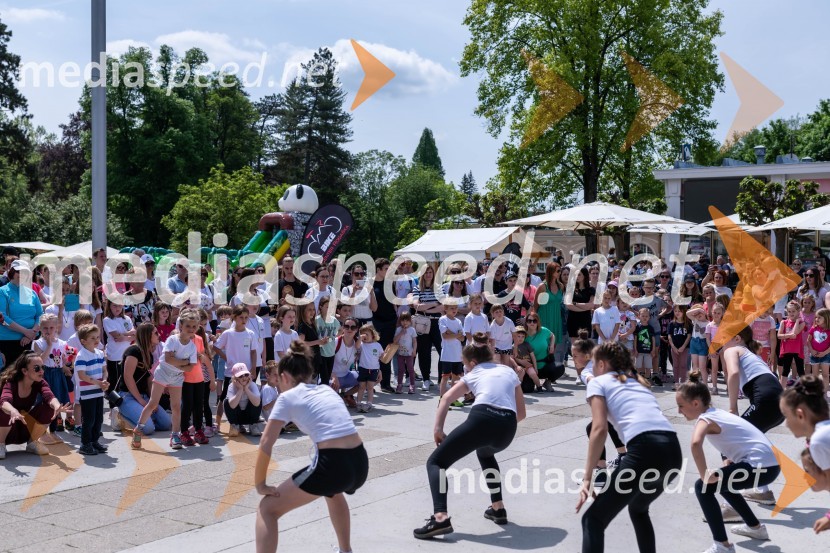 Plesna skupina KUŠ NiMe1. Bobrovo bicikliranje