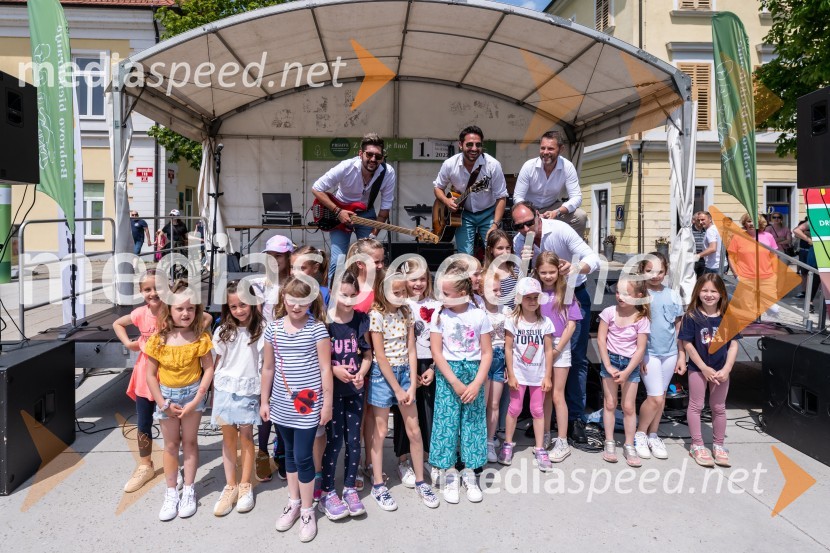 Plesna skupina Kuš NiMe in glasbena skupina Čuki1. Bobrovo bicikliranje