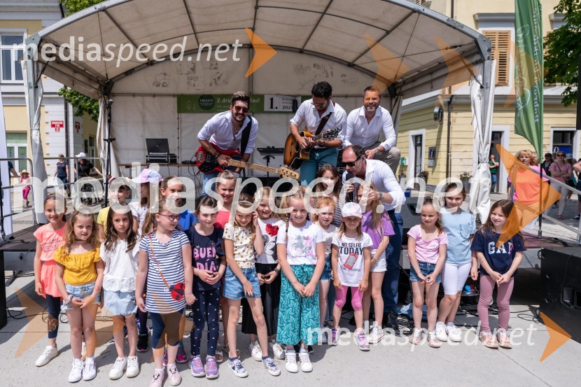 Plesna skupina Kuš NiMe in glasbena skupina Čuki1. Bobrovo bicikliranje